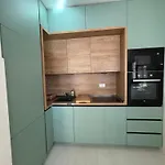 Point 11 & Private Garage *