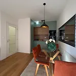 Point 11 & Private Garage דירה פודגוריצה