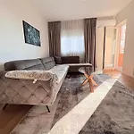 Апартаменти Point 11 & Private Garage *