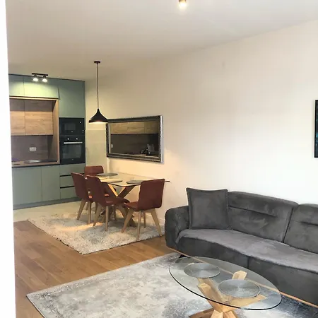 Point 11 & Private Garage Apartmán