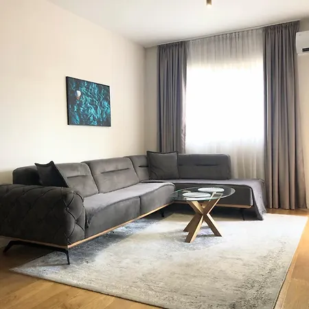 Point 11 & Private Garage Apartmán *