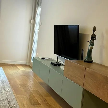 Apartment Point 11