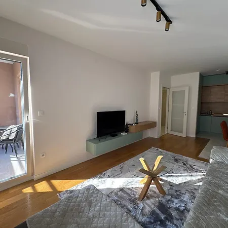 Apartments Central Point 11 & Private Garage *