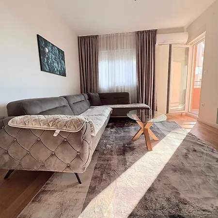 Apartmán Point 11 & Private Garage *