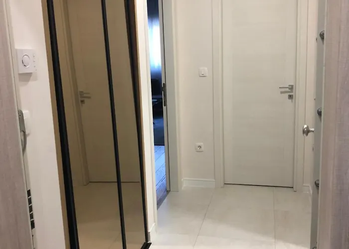 Apartments Central Point 11 & Private Garage