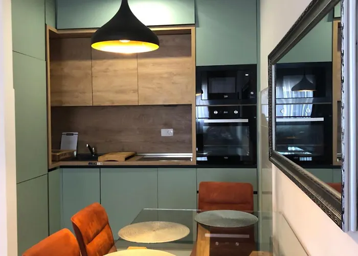 Apartments Central Point 11 & Private Garage פודגוריצה