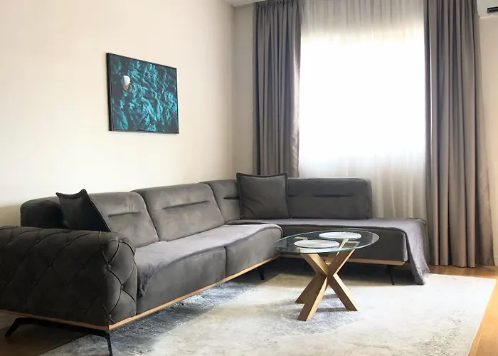 Apartments Central Point 11 & Private Garage דירה *