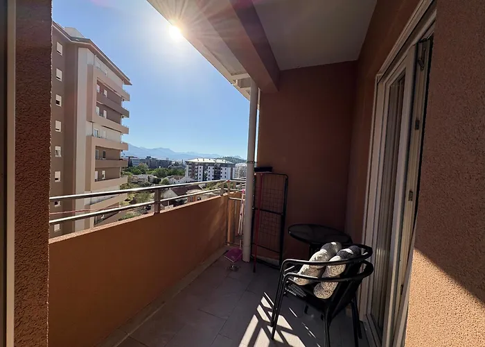 Apartments Central Point 11 & Private Garage פודגוריצה