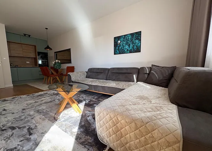 Apartments Central Point 11 & Private Garage דירה *