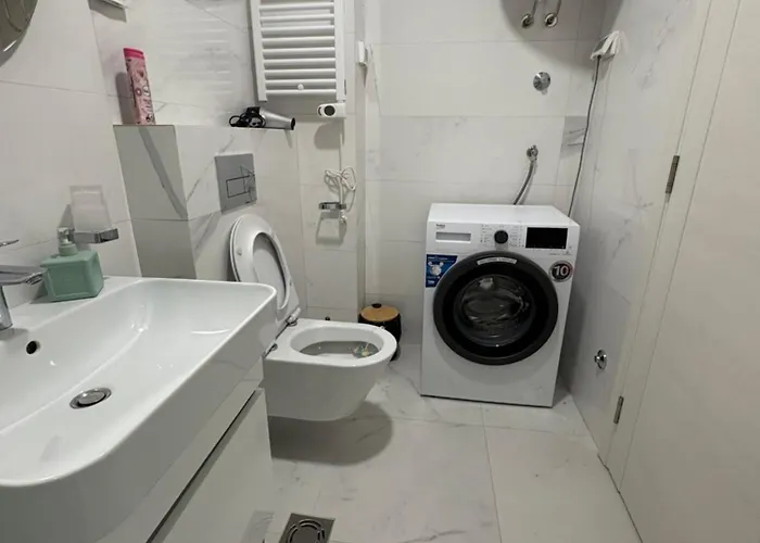 Point 11 & Private Garage *