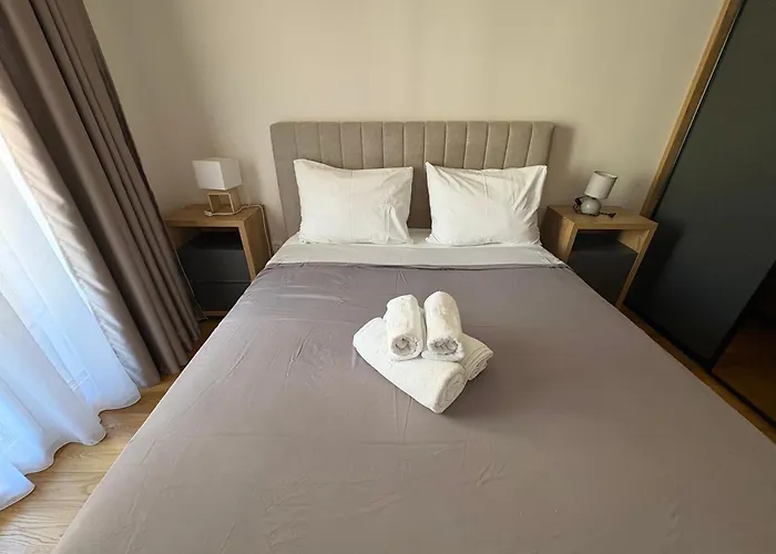 Point 11 & Private Garage شقة بودغوريتْسا