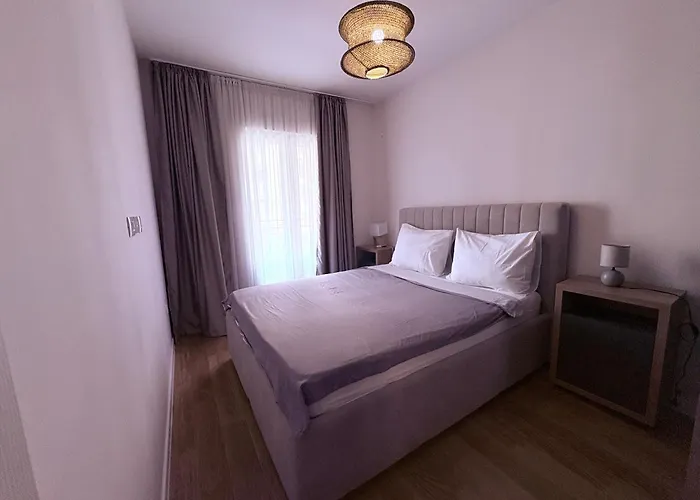 Apartments Central Point 11 & Private Garage דירה *