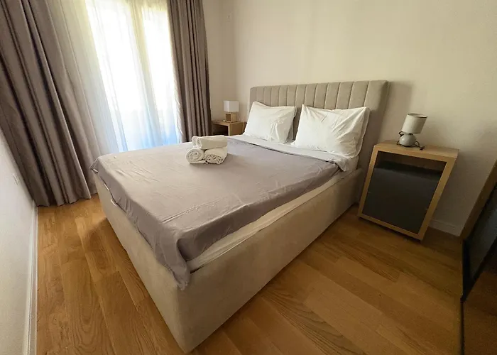 Apartments Central Point 11 & Private Garage פודגוריצה